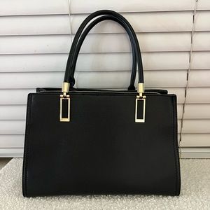 LIKE NEW BLACK PURSE 👜